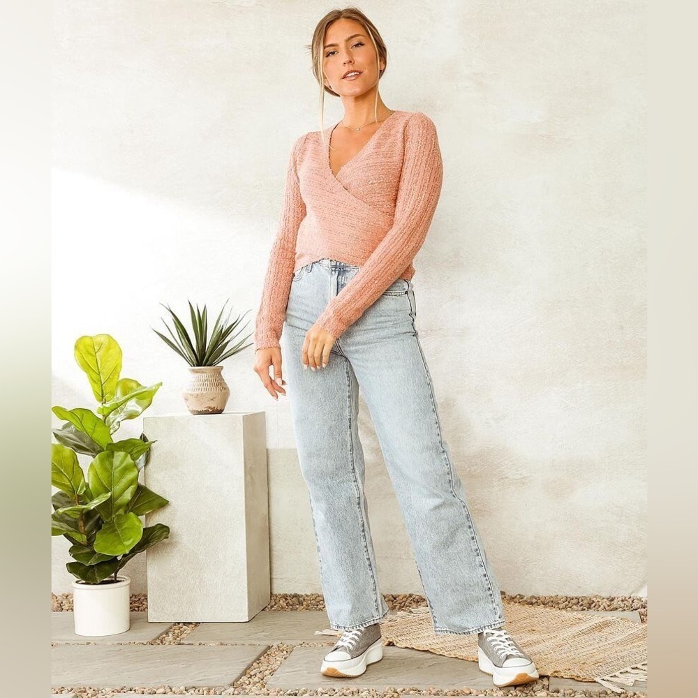 NWT BUCKLE
Le Lis Surplice Cropped Sweater - Picture 4 of 9